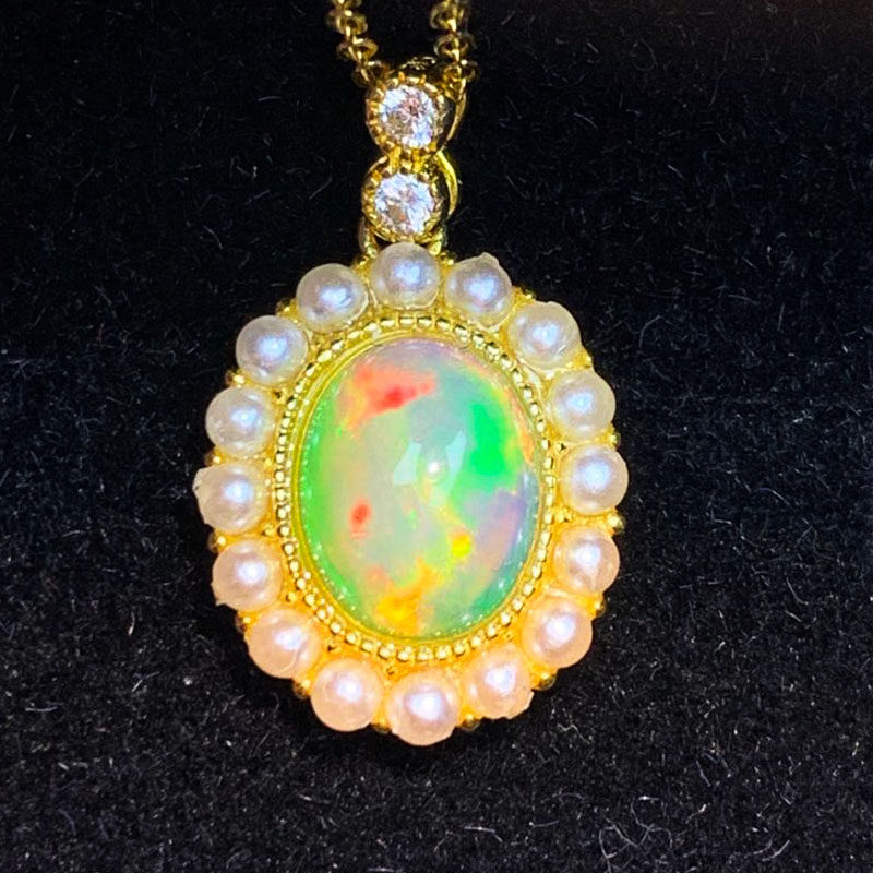 白欧泊吊坠火彩饱满款式复古设计感强