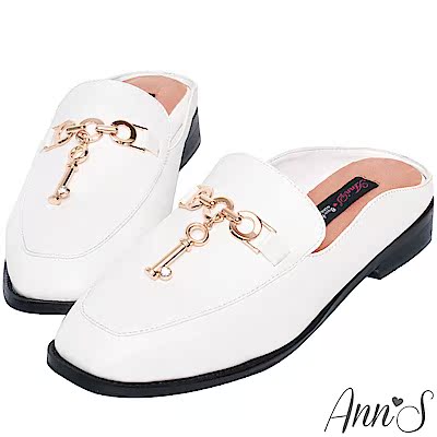 Ann’S時髦捷徑-金鍊鑰匙穆勒鞋-白