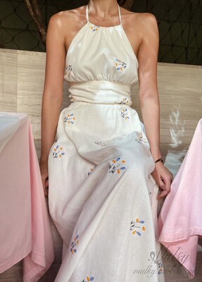 碎花挂脖露背度假出游连衣裙长裙