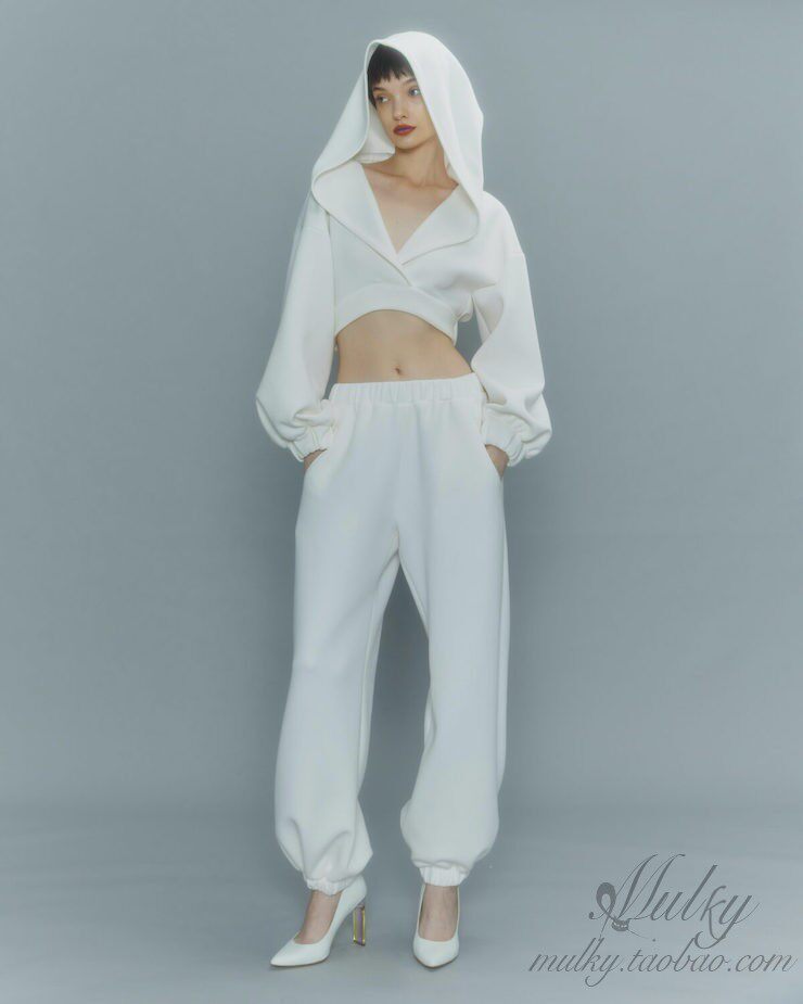 【泰国代购】设计师设计 Vickteerut 连帽休闲卫衣上衣口袋慢跑裤