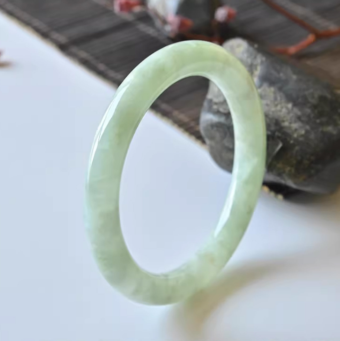 清仓天然A货翡翠手镯冰糯种淡绿玉镯子54缅甸玉手镯圆条一物一图