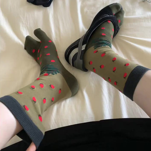 分趾袜女橄榄绿日系中筒复古红果