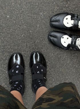 数字分趾袜子女春夏季黑白色印花中筒棉日系原宿INS潮二趾猪蹄袜