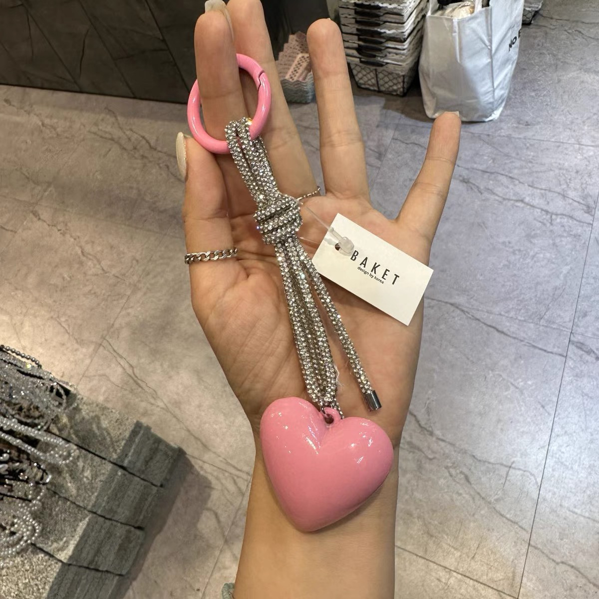 韩国东大门Baket满钻绳结爱心吊坠挂件超闪钥匙扣配件百搭粉色