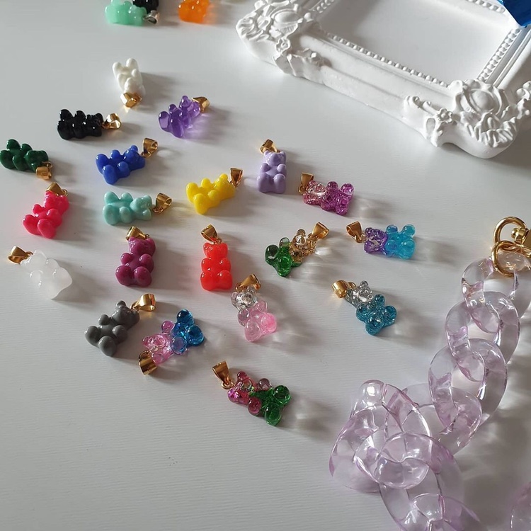 权志龙韩国彩色小熊吊坠软糖项链轻奢小众设计高级感女卫衣毛衣链