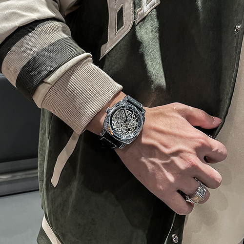 陀飞轮镂空男士虫洞概念机械表