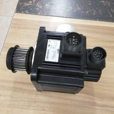 施耐德伺服电机 成色好 1KW 测试包好 BCH1302N11A1C 现货 4.77NM