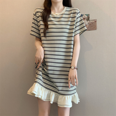 设计感下摆荷叶边拼接条纹