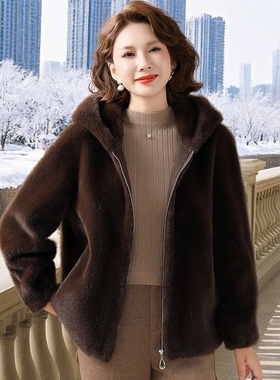 2025新款连帽皮草外套女冬短款水貂绒皮毛一体妈妈装中老年女装
