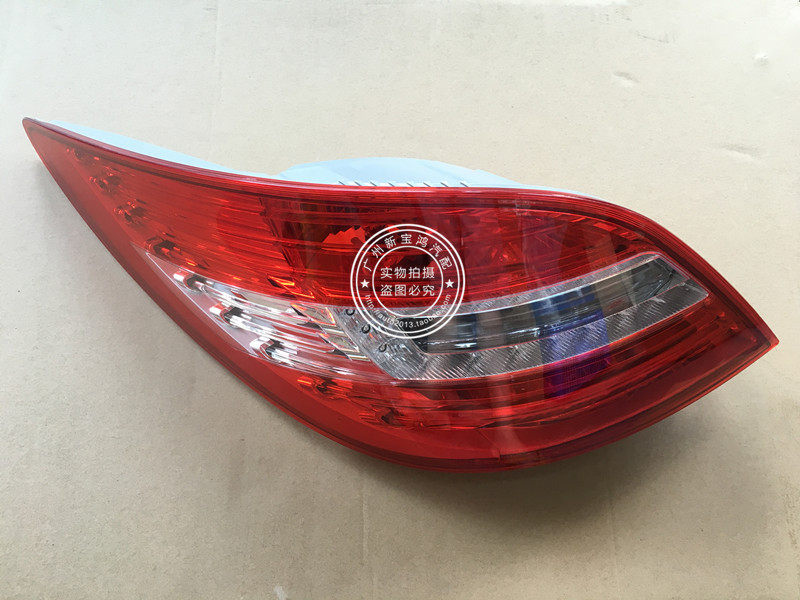 适用于奔驰R级W251 R280 R300 R320 R400 R350尾灯后刹车灯