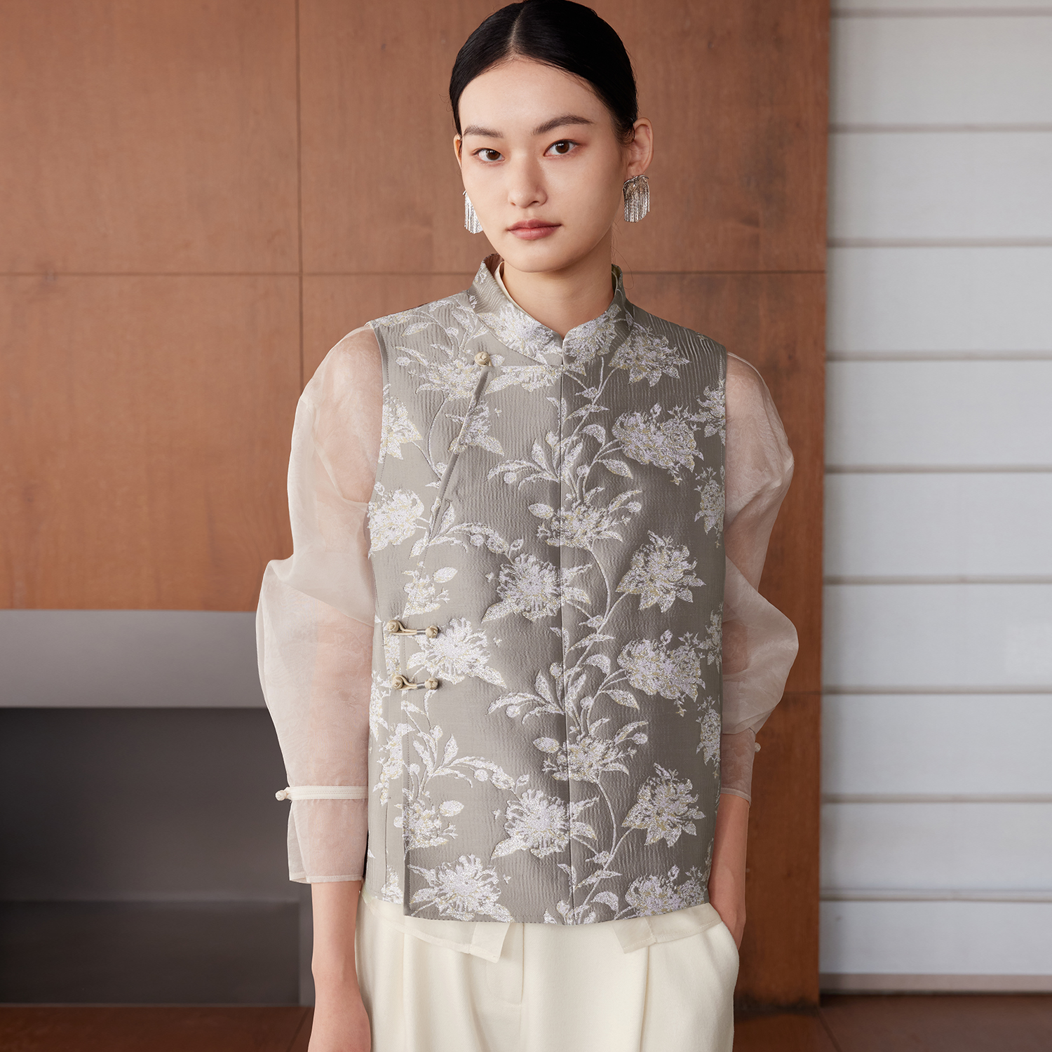 如意连云【弥棠】冬款琵琶襟提花立领马甲女新中式盘扣外穿坎肩