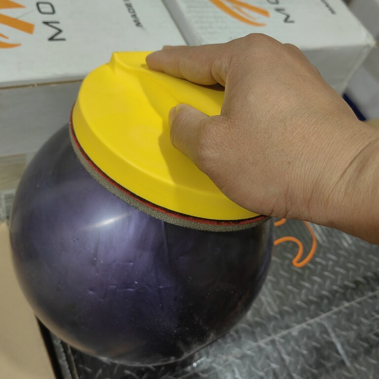 保龄球磨球小工具 手托砂纸自粘吸盘手动打磨盘抛光盘 - 实物图
