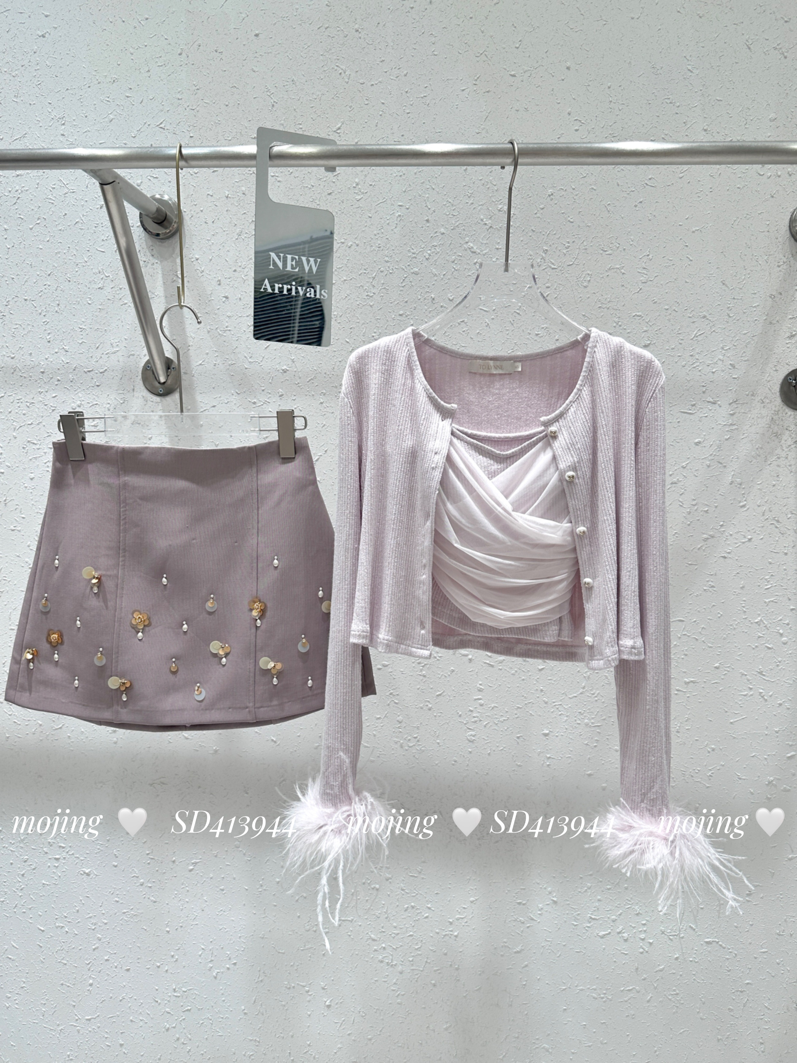 2025精品女装秋甜美网纱拼接针织吊带开衫袖口羽毛拼接上衣两件套