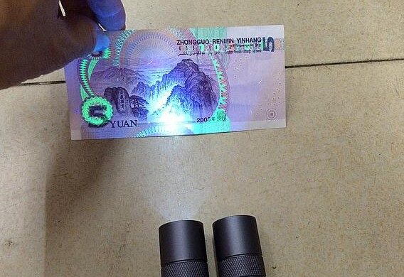 现货Pi发365nm紫光紫外线手电筒UV灯荧光剂防伪琥珀检测鉴定