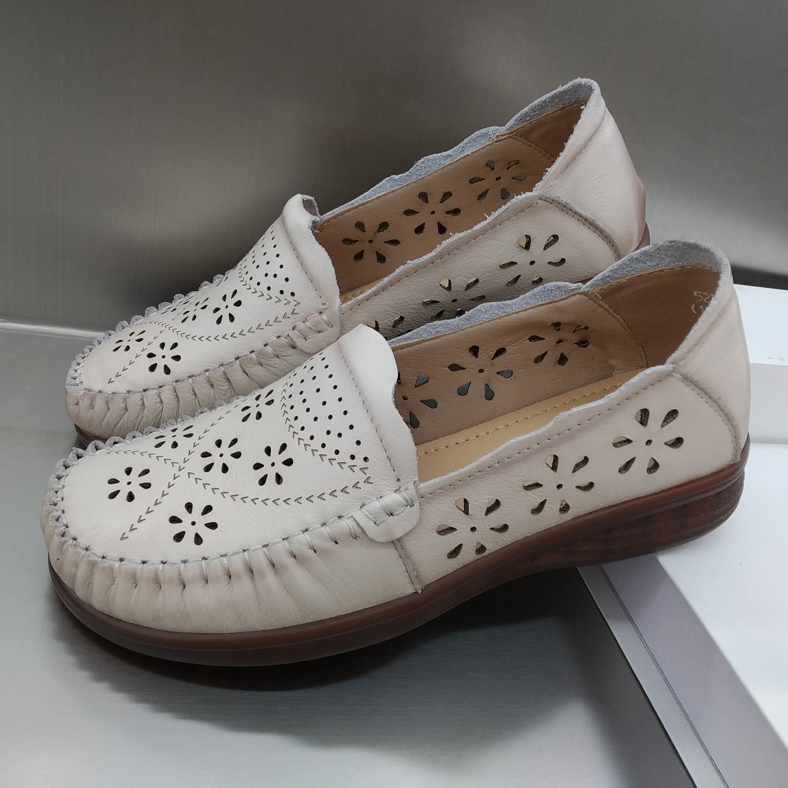 夏发真皮女鞋2026新款夏季透气女凉鞋软底洞洞鞋牛筋底平底妈妈鞋