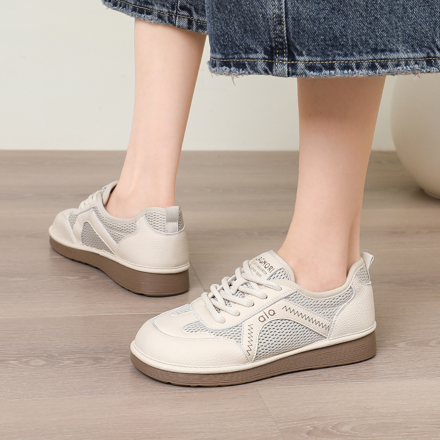 夏发女鞋2026新款夏季网面透气运动休闲鞋户外软底跑步平底妈妈鞋