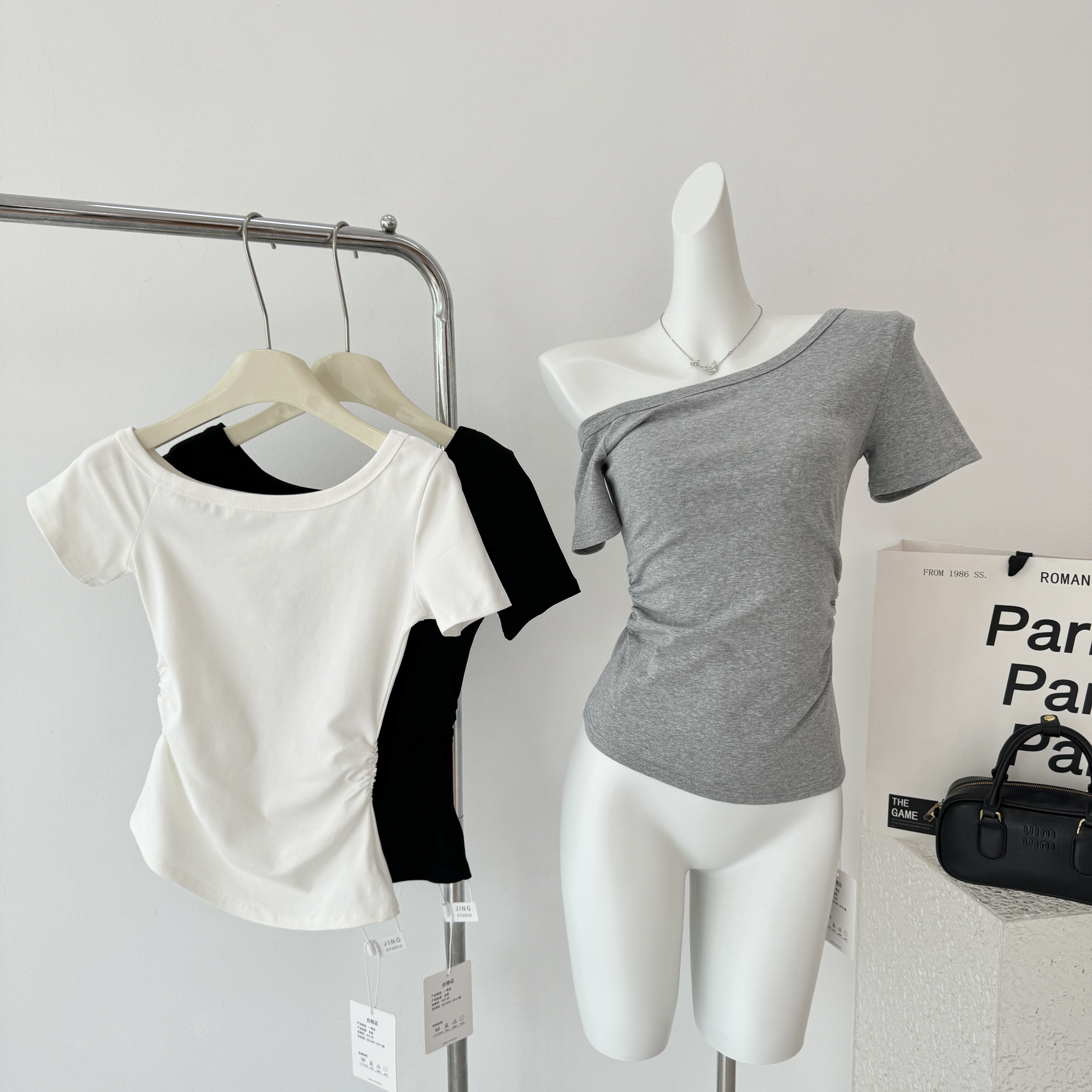 famouswang2025年春季新款设计感百搭好身材斜肩短袖抽皱T恤