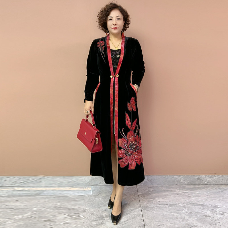 典云间重工绣花长款外套风衣女