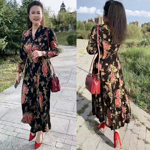 连衣裙女秋冬新款气质妈妈金貂绒印花大码V领显瘦长裙加长打底裙