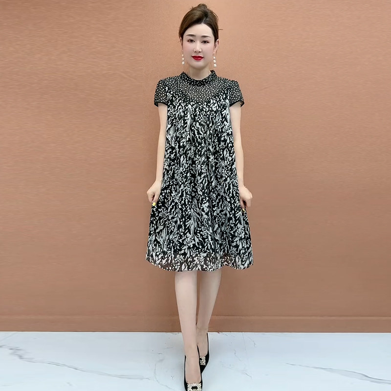 高品质!小个子妈妈立领碎花裙子