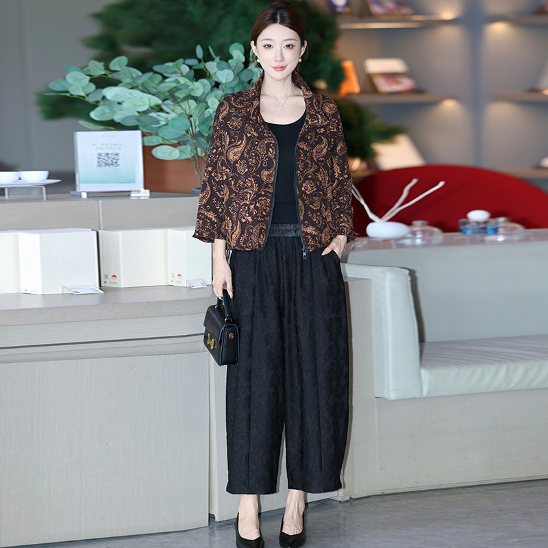 高品质！时尚翻领提花减龄外套女