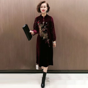 阔太太时尚气质丝绒高级感连衣裙秋冬遮肚子显瘦妈妈洋气打底长裙