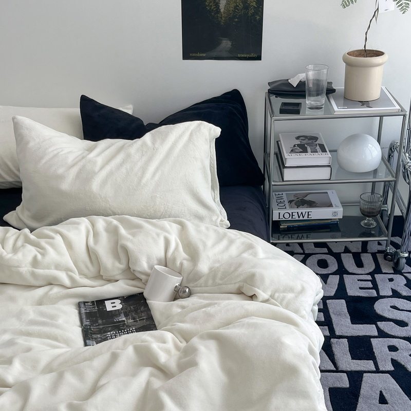 奶白配黑牛奶绒床上四件套 秋冬加厚保暖珊瑚绒床单床笠款ins简约,床上用品,床品套件/四件套/多件套,淘宝优惠券,粉丝福利购,淘宝优惠卷