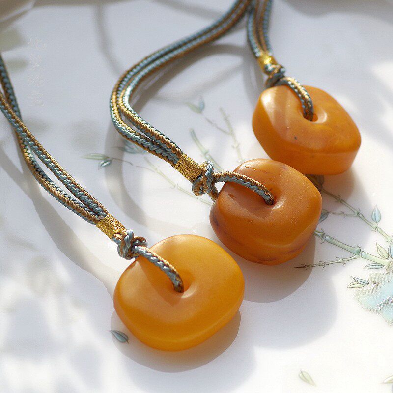 一图一物纯天然藏式老蜜蜡饼子吊坠红皮古董蜡平安扣项链挂坠酌酒