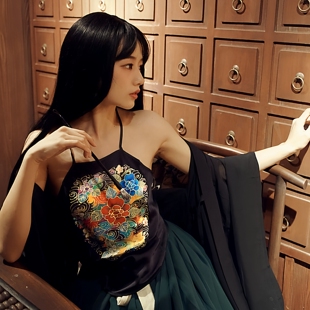 100%真丝性感肚兜女成人新中式 内衣诱惑小吊带国潮古风汉服睡衣套