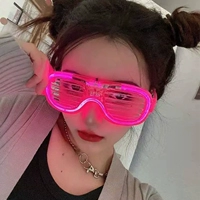 Цветить оконные очки розовые