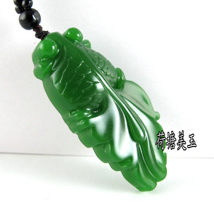 天然和田玉菠菜绿小鱼包邮吊坠图片