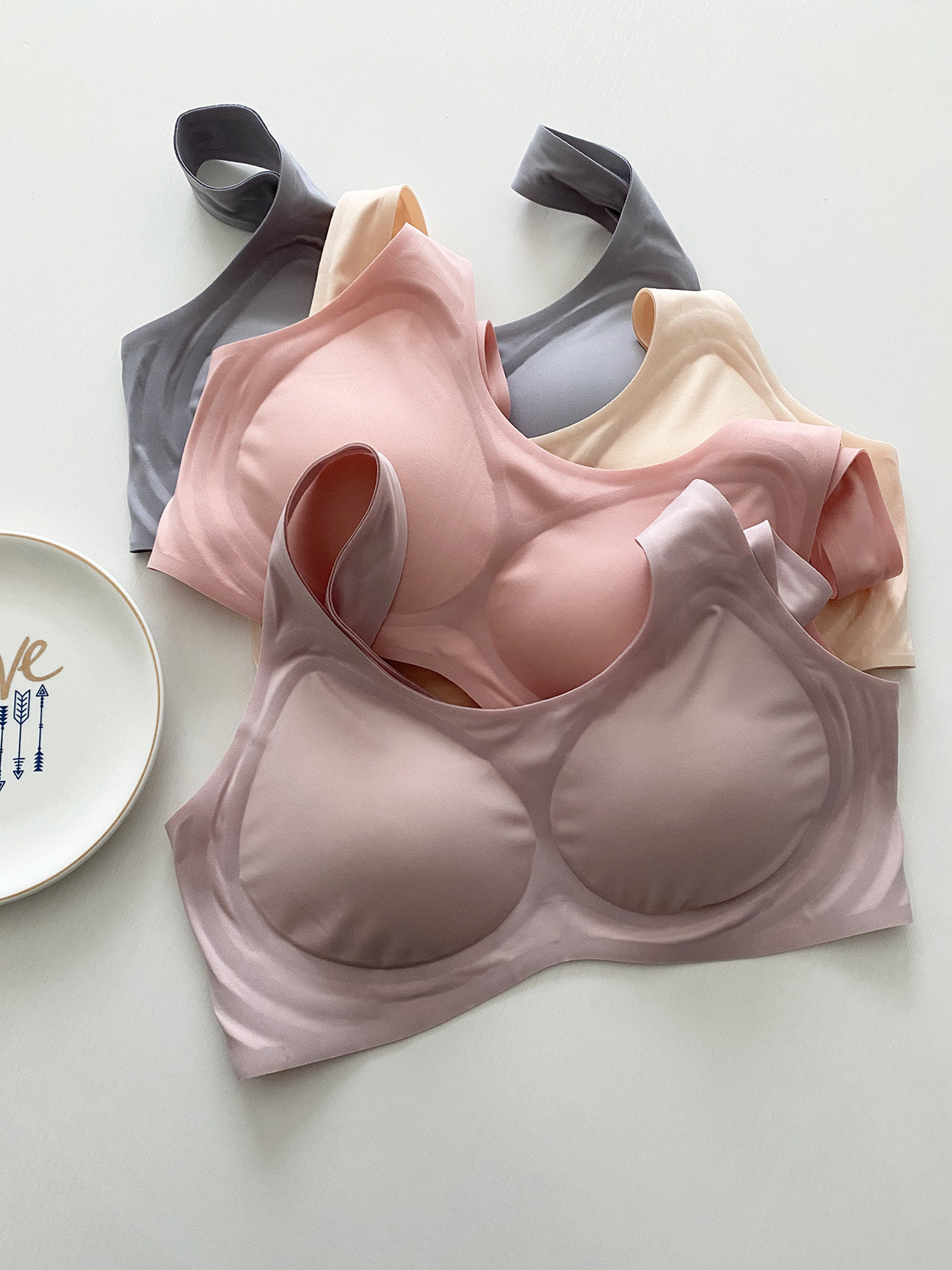 质感杠杠~美肌无痕果冻条乳胶文胸背心式裸感素肌内衣薄款无钢圈高性价比高么？