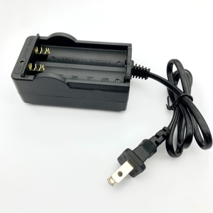 18650锂电池充电器3.7v4.2v强光手电筒电池充电器双槽智能充