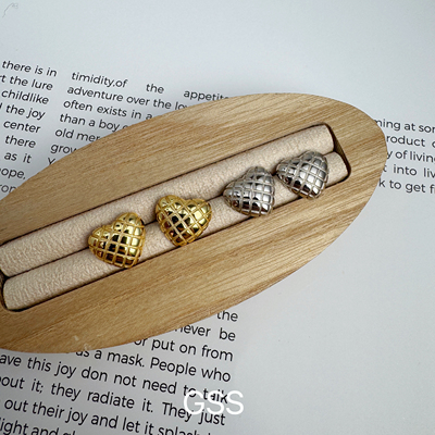 GSS｜外贸原单尾货港风菱格质感925银包18K爱心耳钉耳环通勤百搭