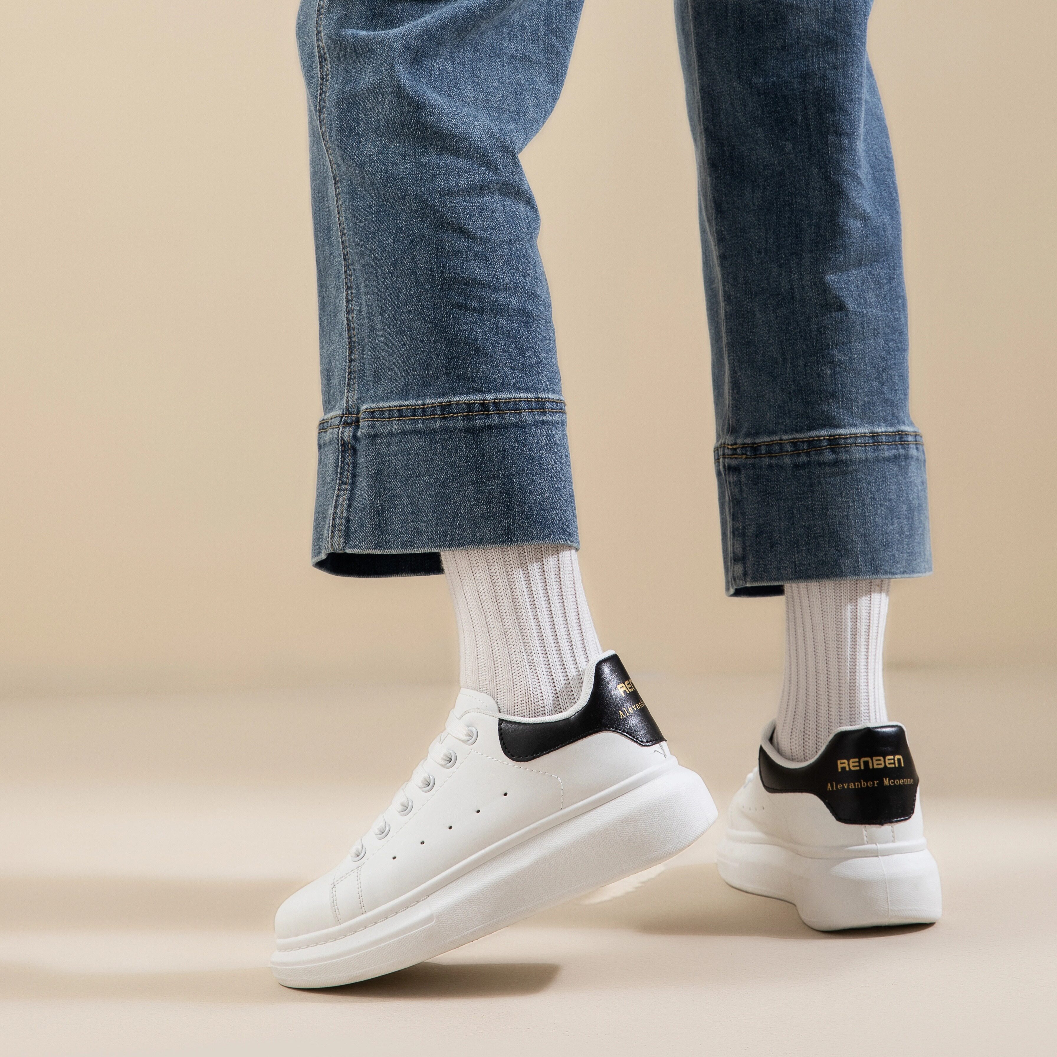 人本麦昆小白鞋女2025新款秋季爆款百搭超纤透气厚底增高松糕鞋