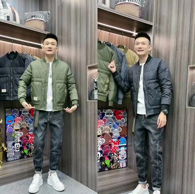 青春活力棒球领休闲短款羽绒服