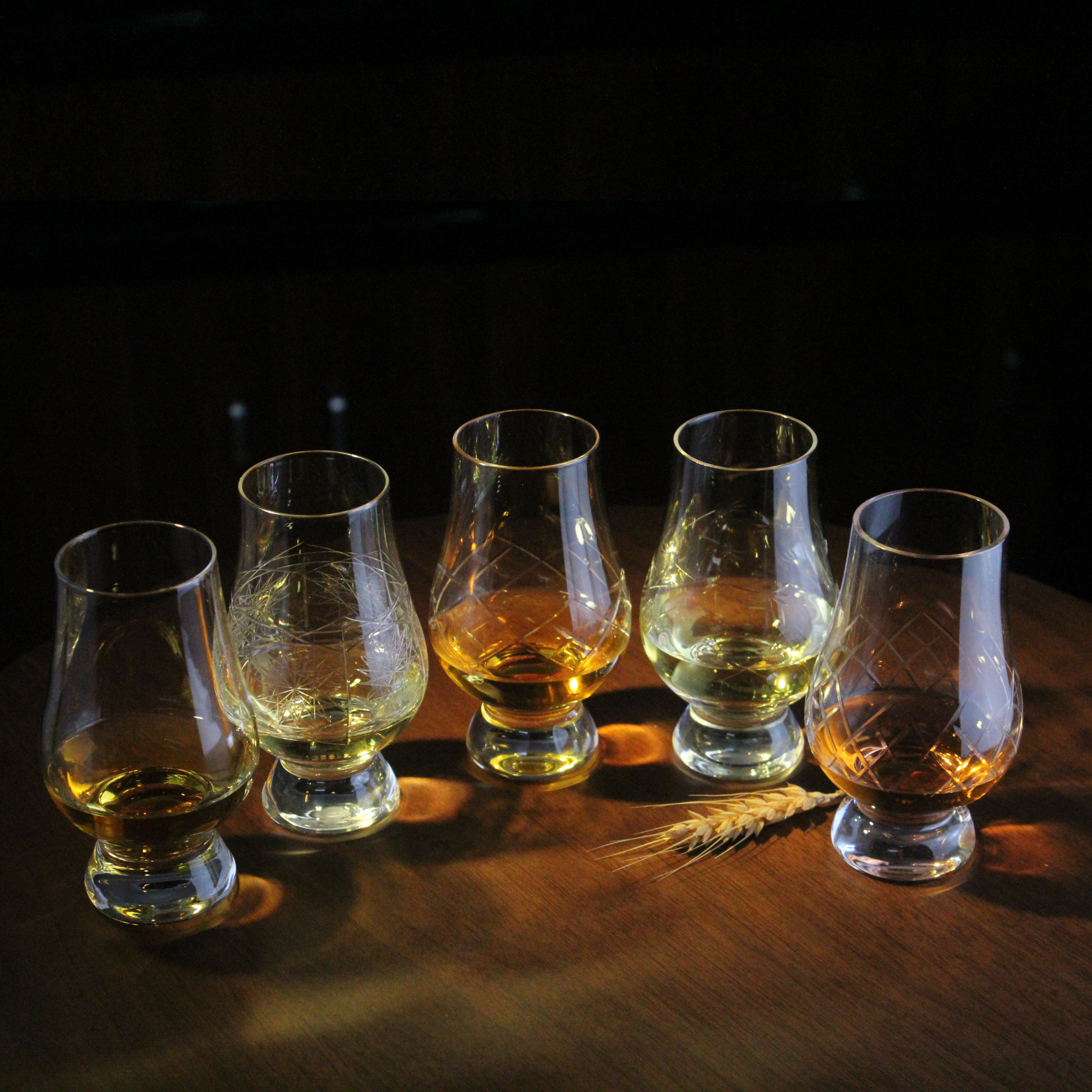 水晶手工刻花威士忌品鉴杯闻香杯试酒杯郁金香杯甜酒杯洋酒杯