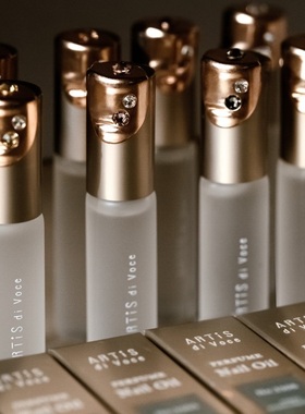 日本小众ARTIS DI VOCE 天然植物香氛精油滚珠指缘油