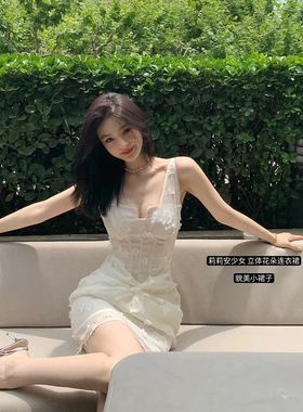 Lienni夏季新款纯欲镂空无袖天丝立体鱼骨貌美花朵吊带连衣裙女