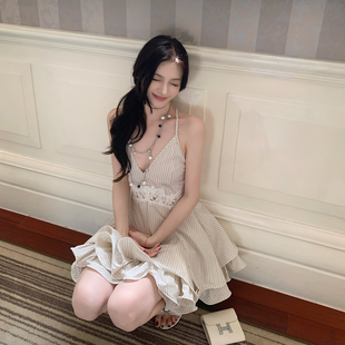 Lienni2026夏季新款法式少女拼接蕾丝收腰显瘦条纹吊带连衣裙女