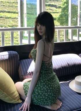 Lienni2025夏季新款高腰显瘦复古时尚洋雏菊碎花无袖吊带连衣裙女
