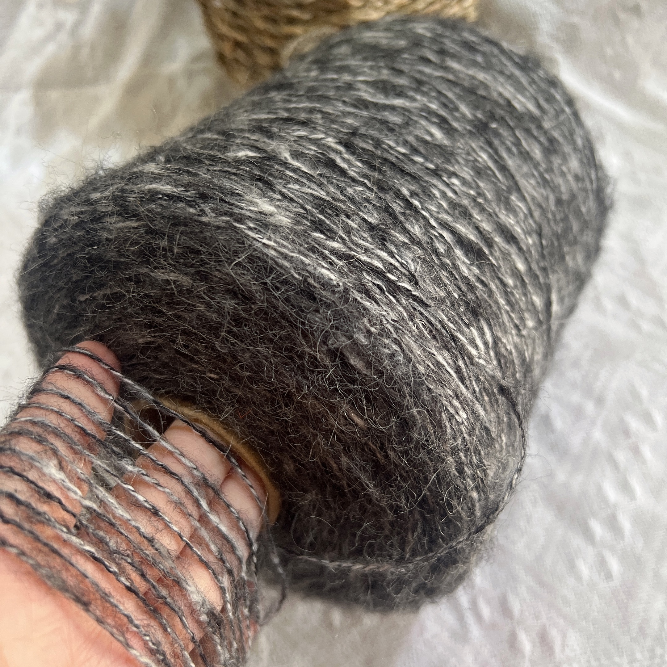 1斤特价20%羊毛灰色彩点马海毛毛线嘭嘭彩点线手工毛衣帽子编织