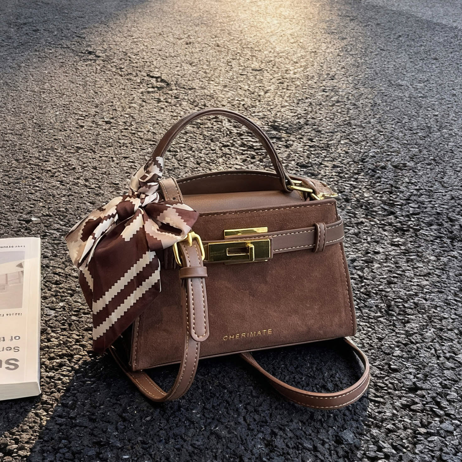 秋冬季复古磨砂包包女2025新款时尚百搭斜挎包百搭休闲手提水桶包