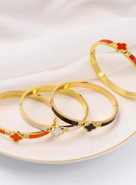 欧美跨境不锈钢手镯女不掉色时尚四叶草钛钢经典时尚百搭个性气质