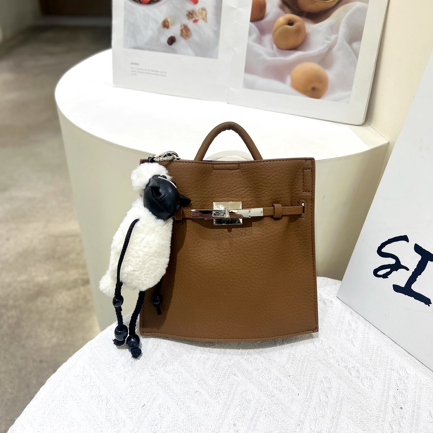 韩版潮流凯莉包女2025新款高级感锁扣手提包小众设计质感斜挎女包