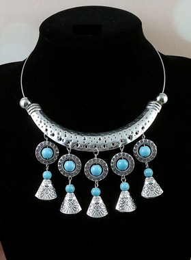 民族风复古颈圈夸张拍摄苗族舞蹈