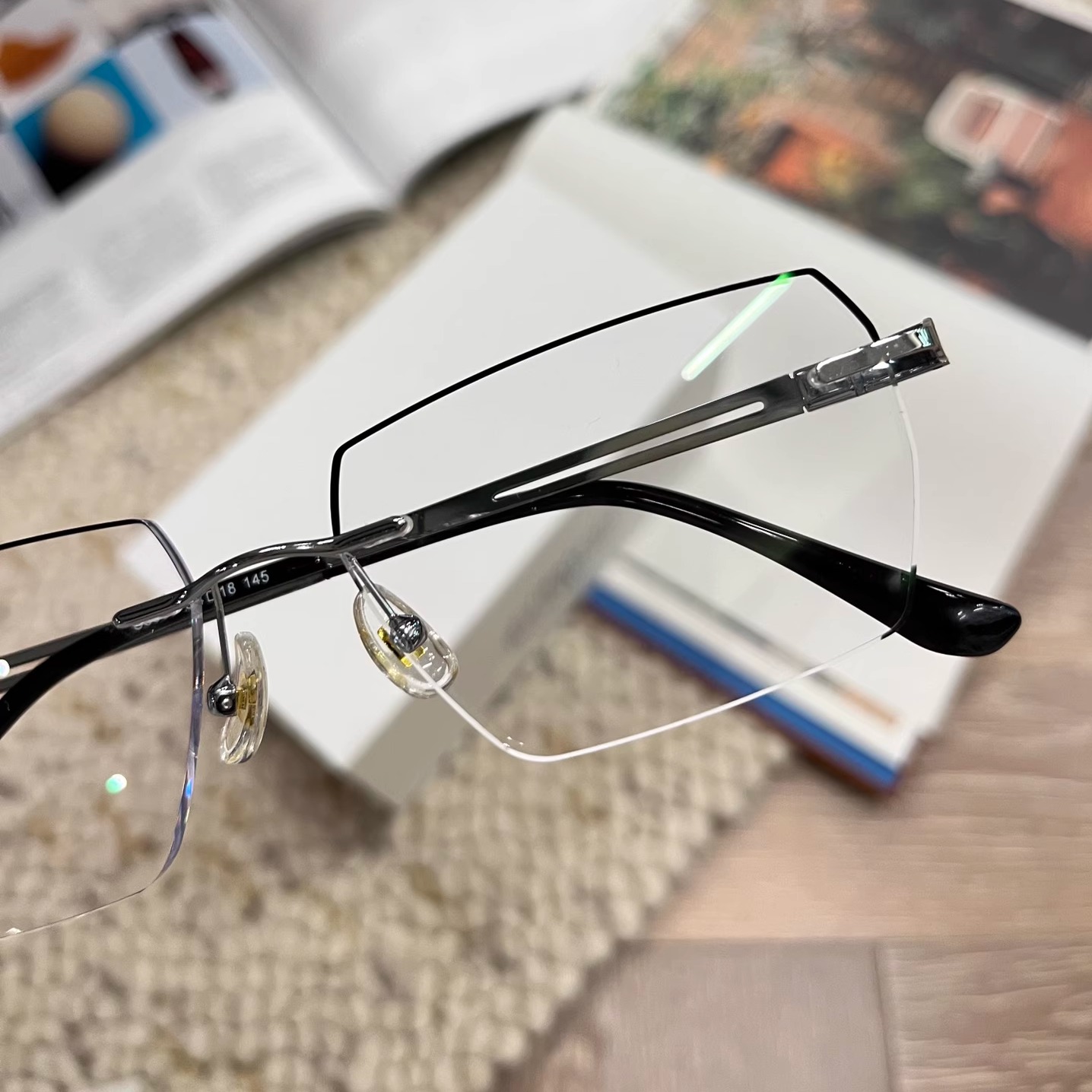 大脸无框眼镜男近视可配散光度数