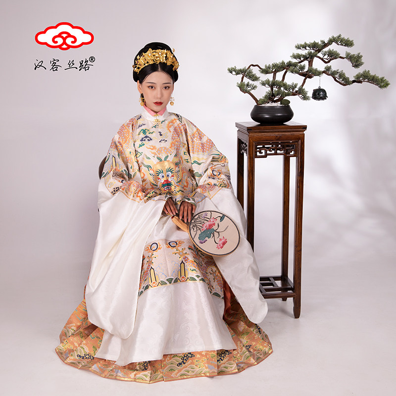 汉客丝路明制汉服云纹杂宝暗花纱五彩过肩龙通袖织金妆花云肩龙袍