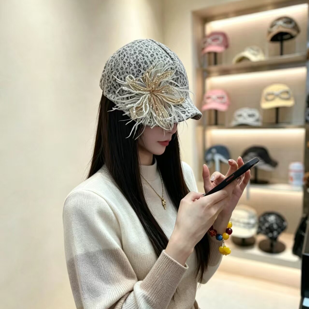 新款鸭舌帽女豹纹羽毛拼接时尚贝雷帽百搭显脸小遮阳防晒前进帽