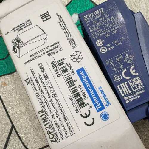 检修全新 原装进口 施耐德限位开关 ZCP21M12（蓝色本体）详询